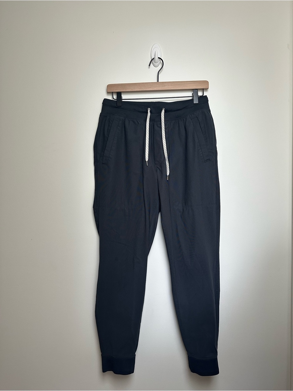 VUORI Charcoal Jogger Women’s Size M